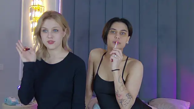 Snapshot of VioletAsh chatting on October 2025 04:59:01 PM VioletAsh online show from October 2025 04:59:01 PM