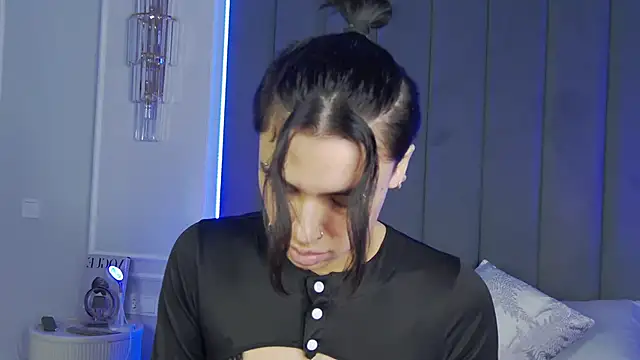 Snapshot of VioletAsh chatting on October 2025 04:46:01 AM VioletAsh online show from October 2025 04:46:01 AM