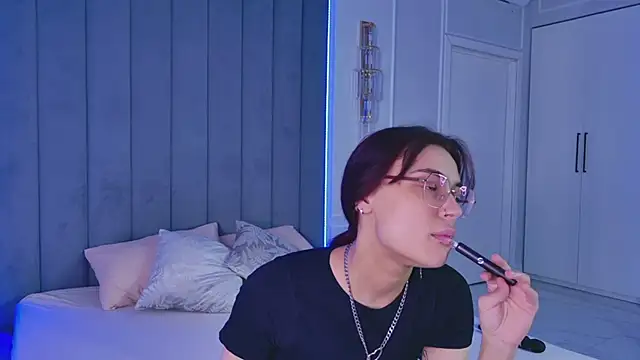 VioletAsh online show from June 2026 04:42:02 AM