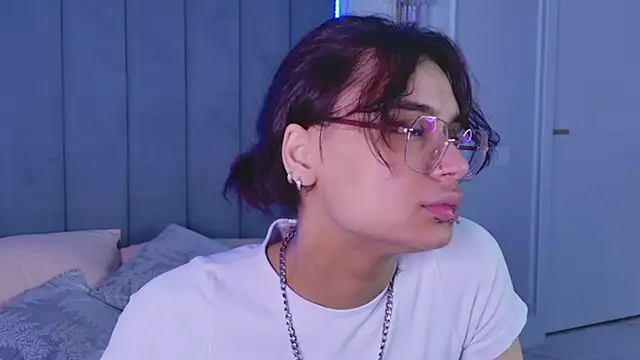 VioletAsh online show from June 2026 04:32:02 AM