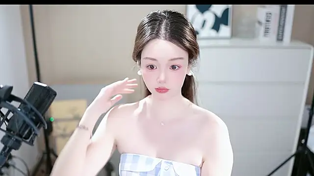 Snapshot of abbyli12 chatting on October 2025 01:01:02 PM abbyli12 online show from October 2025 01:01:02 PM