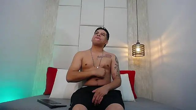 Dominic Taylor  online show from September 2025 02:33:01 AM