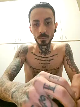 Snapshot of Robe420 chatting on December 2025 11:01:02 PM Robe420 online show from December 2025 11:01:02 PM