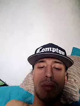 Snapshot of Santi2323xxX chatting on April 2026 10:11:02 PM Santi2323xxX online show from April 2026 10:11:02 PM