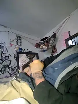 Snapshot of bearded_cross chatting on December 2025 09:00:01 PM bearded cross online show from December 2025 09:00:01 PM