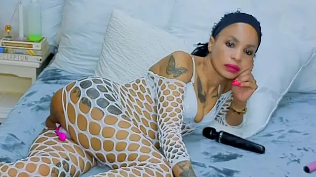 Snapshot of CaramelNatashaxx chatting on October 2025 02:06:02 AM CaramelNatashaxx online show from October 2025 02:06:02 AM