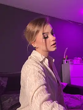 VelvetRush  online show from October 2025 04:39:02 PM