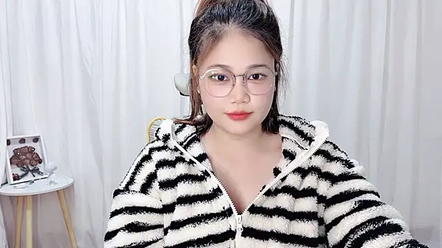 Snapshot of Dec-7758 chatting on November 2025 01:17:02 PM Dec-7758 online show from November 2025 01:17:02 PM