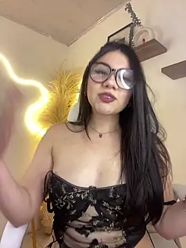 Zoe Serrat online show from November 2025 12:37:02 PM