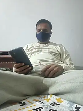 vardh033 online show from December 2025 04:14:02 PM