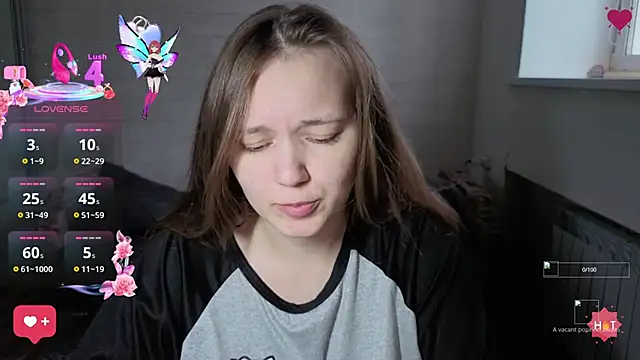 Snapshot of AlisaWyn chatting on October 2025 06:11:02 AM AlisaWyn online show from October 2025 06:11:02 AM