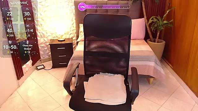 Snapshot of veronica_em1 chatting on February 2026 01:06:01 PM veronica em1 online show from February 2026 01:06:01 PM