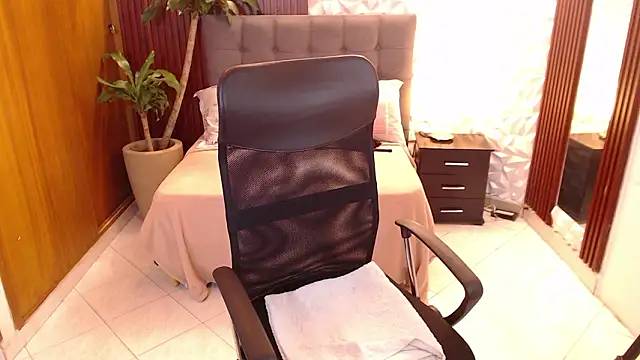 Snapshot of veronica_em1 chatting on March 2026 01:28:01 PM veronica em1 online show from March 2026 01:28:01 PM