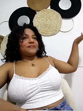 Snapshot of veronica_em1 chatting on March 2026 01:25:01 PM veronica em1 online show from March 2026 01:25:01 PM