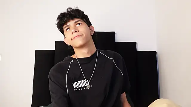 Snapshot of alexmark_ chatting on September 2025 02:20:01 PM alexmark online show from September 2025 02:20:01 PM