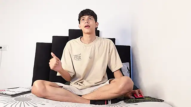 Snapshot of alexmark_ chatting on October 2025 01:40:02 PM alexmark online show from October 2025 01:40:02 PM