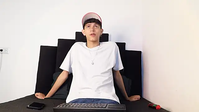 alexmark  online show from November 2025 03:51:02 AM