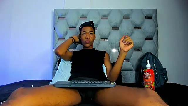 Snapshot of tiago_xxx_ chatting on October 2025 08:07:02 PM tiago xxx online show from October 2025 08:07:02 PM