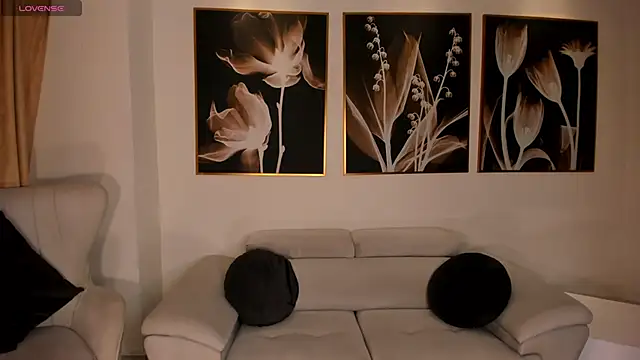 LeahNovac online show from September 2025 11:25:01 AM