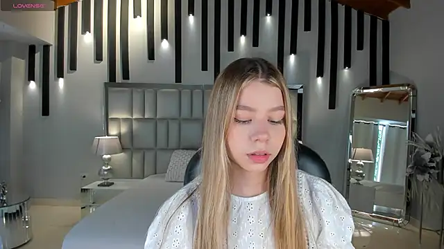 TiffannySins online show from June 2026 04:53:01 PM