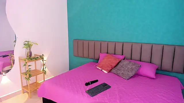 Snapshot of ThaliaOcean chatting on September 2025 12:50:01 PM ThaliaOcean online show from September 2025 12:50:01 PM