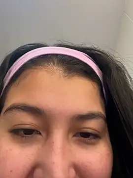 Snapshot of evelyn_1702 chatting on November 2025 07:52:02 PM evelyn 1702 online show from November 2025 07:52:02 PM