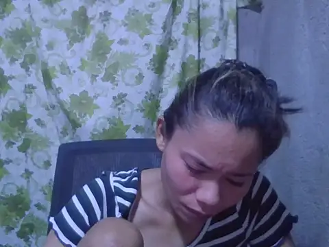 Snapshot of Sweeetgurll chatting on October 2025 01:18:01 PM Sweeetgurll online show from October 2025 01:18:01 PM