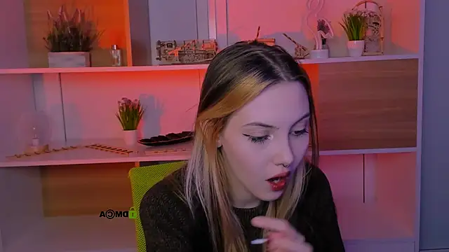 Snapshot of luna_tin chatting on October 2025 07:14:02 PM luna tin online show from October 2025 07:14:02 PM