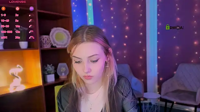 Snapshot of luna_tin chatting on November 2025 06:01:01 AM luna tin online show from November 2025 06:01:01 AM