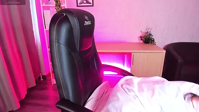 Alis Platt online show from September 2025 03:30:02 AM