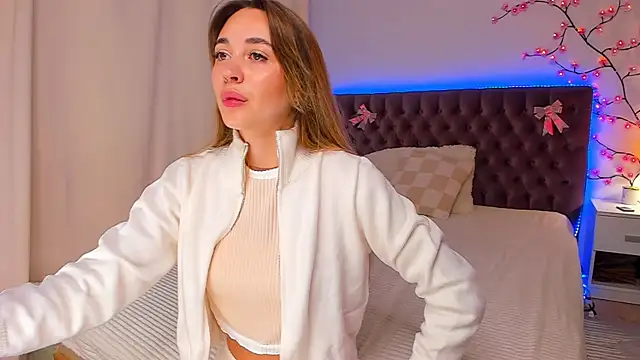 Snapshot of AlexaWilds chatting on October 2025 05:27:02 AM AlexaWilds online show from October 2025 05:27:02 AM