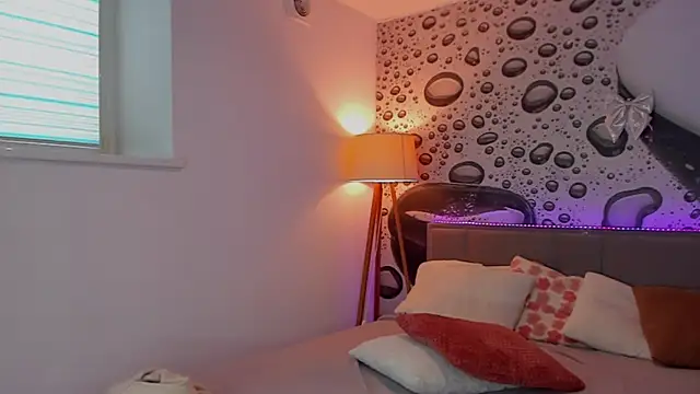 Snapshot of AlexaWilds chatting on February 2026 12:06:01 PM AlexaWilds online show from February 2026 12:06:01 PM