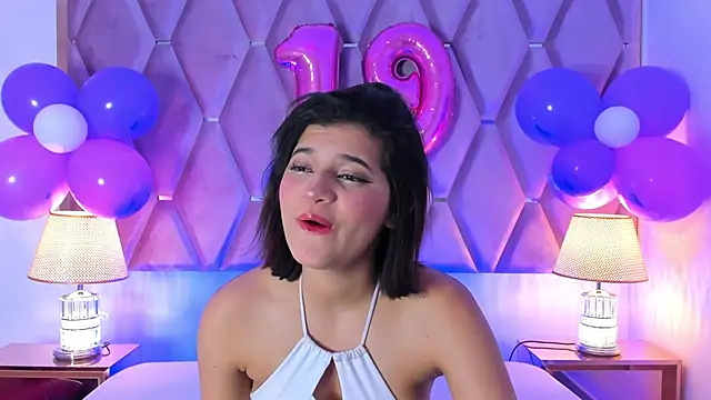 Snapshot of MaskedGirl_ chatting on September 2025 11:53:02 AM MaskedGirl online show from September 2025 11:53:02 AM