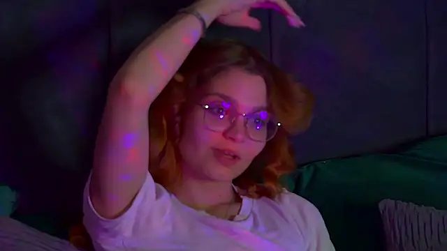 Snapshot of BellaMarebelle chatting on October 2025 04:22:01 AM BellaMarebelle online show from October 2025 04:22:01 AM