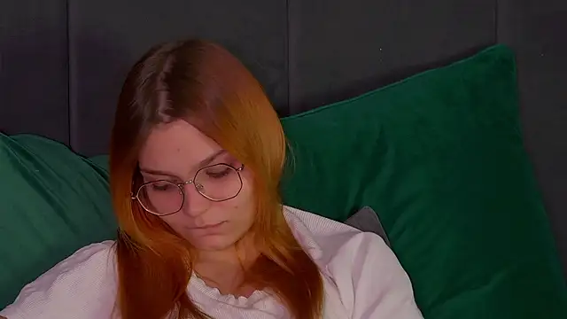 Snapshot of BellaMarebelle chatting on October 2025 04:37:01 AM BellaMarebelle online show from October 2025 04:37:01 AM