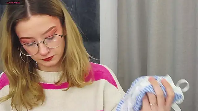 MaeLili online show from February 2026 07:24:01 AM