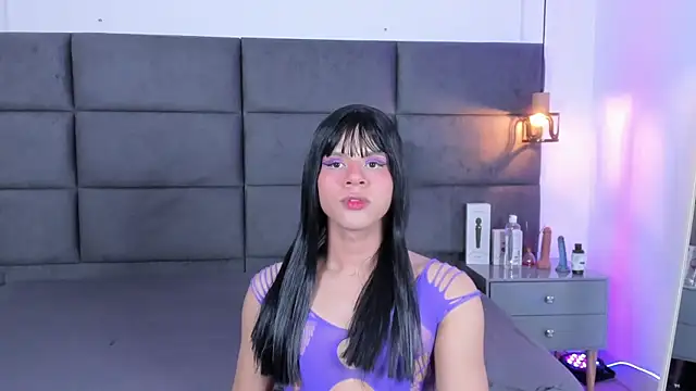 Slenna Moon online show from November 2025 03:01:02 AM