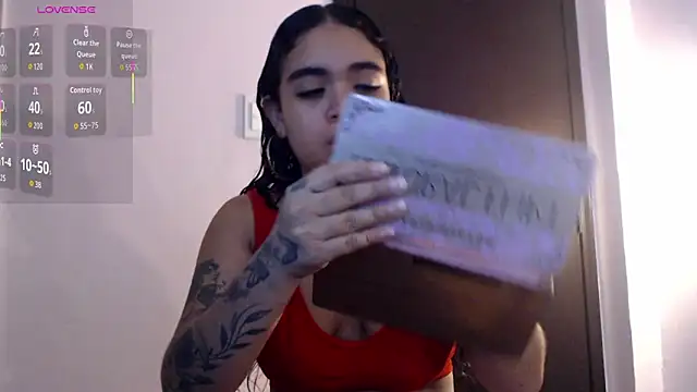 Snapshot of KENDALL_ART chatting on May 2026 02:14:01 PM KENDALL ART online show from May 2026 02:14:01 PM