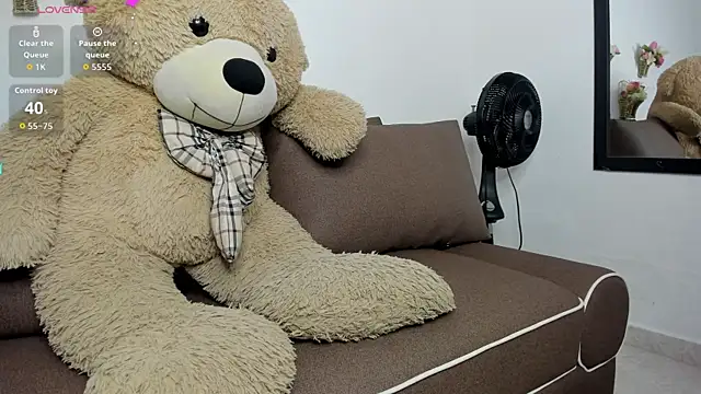 Snapshot of Zahra_milks chatting on October 2025 01:45:02 PM Zahra milks online show from October 2025 01:45:02 PM