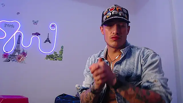 Snapshot of Samms777exotic chatting on September 2025 03:52:02 AM Samms777exotic online show from September 2025 03:52:02 AM