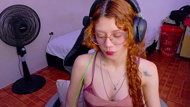 Snapshot of Birdie_0 chatting on September 2025 12:20:01 PM Birdie 0 online show from September 2025 12:20:01 PM