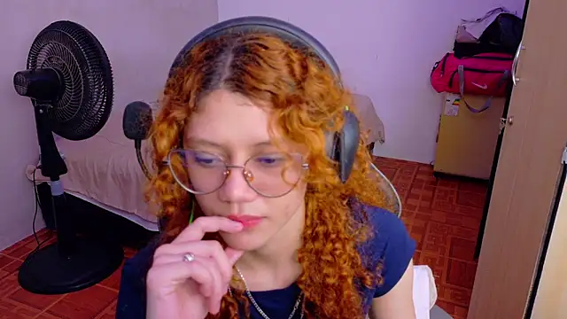 Snapshot of Birdie_0 chatting on October 2025 03:30:01 PM Birdie 0 online show from October 2025 03:30:01 PM