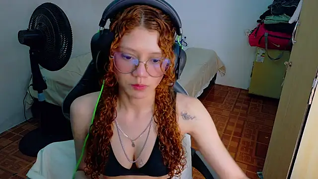 Snapshot of Birdie_0 chatting on October 2025 01:59:02 PM Birdie 0 online show from October 2025 01:59:02 PM