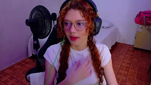 Snapshot of Birdie_0 chatting on November 2025 12:50:02 PM Birdie 0 online show from November 2025 12:50:02 PM