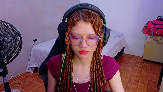 Snapshot of Birdie_0 chatting on November 2025 01:43:02 PM Birdie 0 online show from November 2025 01:43:02 PM