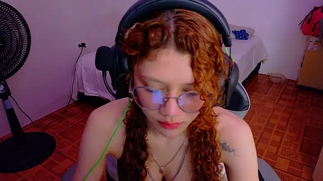 Snapshot of Birdie_0 chatting on November 2025 01:22:02 PM Birdie 0 online show from November 2025 01:22:02 PM