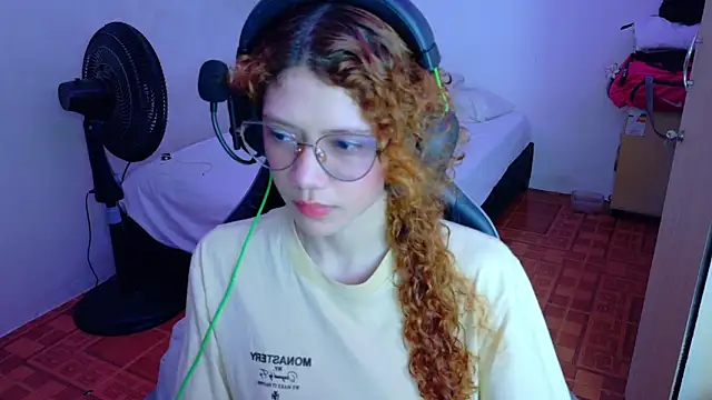 Snapshot of Birdie_0 chatting on November 2025 01:21:02 PM Birdie 0 online show from November 2025 01:21:02 PM