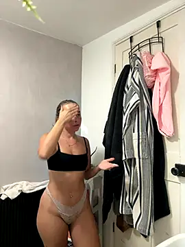 Snapshot of KayleeBella chatting on October 2025 09:22:01 PM KayleeBella online show from October 2025 09:22:01 PM