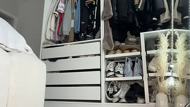 Snapshot of KayleeBella chatting on October 2025 01:31:02 PM KayleeBella online show from October 2025 01:31:02 PM