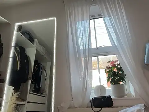 Snapshot of KayleeBella chatting on October 2025 04:17:01 PM KayleeBella online show from October 2025 04:17:01 PM